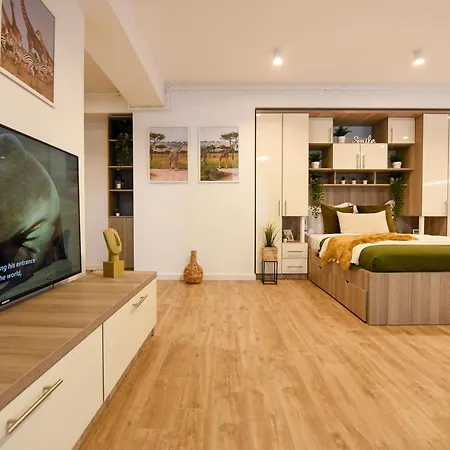 Spot The Giraffe. Desirable At Tineretului Apartament Bukareszt