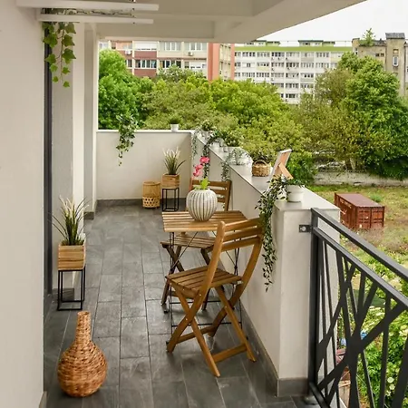 Spot The Giraffe. Desirable At Tineretului Apartament *