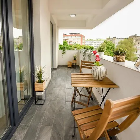 Spot The Giraffe. Desirable At Tineretului Apartament