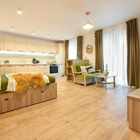 Spot The Giraffe. Desirable At Tineretului *