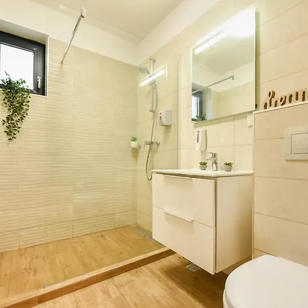 Spot The Giraffe. Desirable At Tineretului * Bucharest