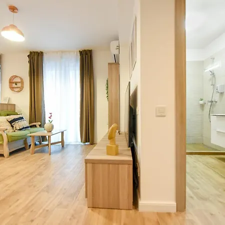 Spot The Giraffe. Desirable At Tineretului Appartement *