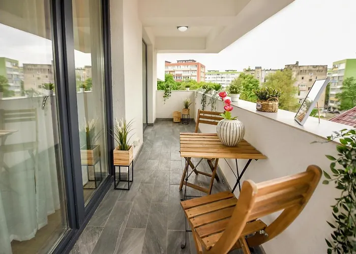 Spot The Giraffe. Desirable At Tineretului Апартаменти