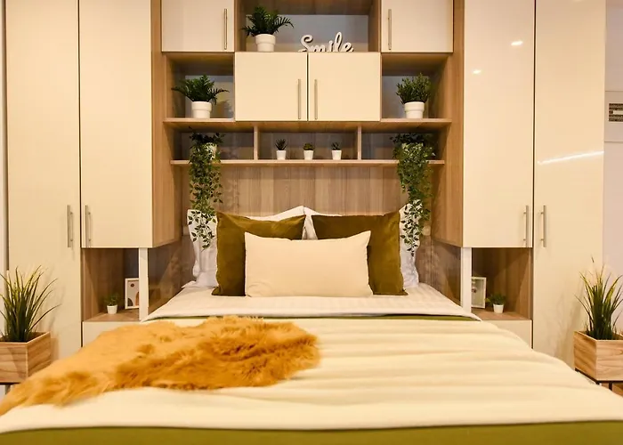 Spot The Giraffe. Desirable At Tineretului Bucharest