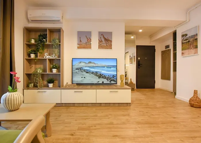 Spot The Giraffe. Desirable At Tineretului *