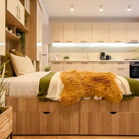 Spot The Giraffe. Desirable At Tineretului * ブカレスト