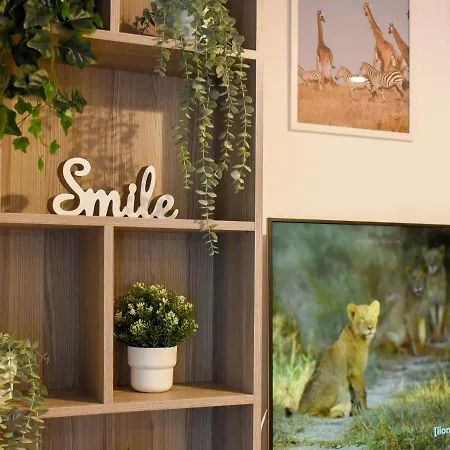 Spot The Giraffe. Desirable At Tineretului * ブカレスト