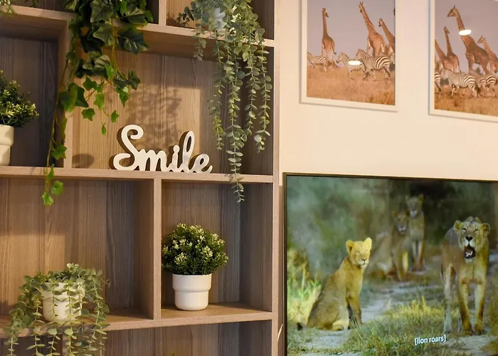 Spot The Giraffe. Desirable At Tineretului * ブカレスト