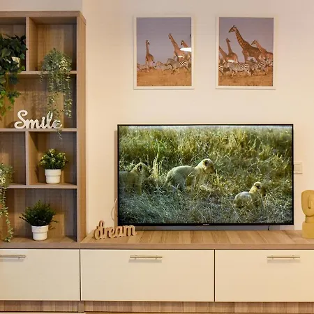 Spot The Giraffe. Desirable At Tineretului *