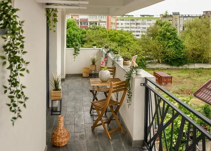 Spot The Giraffe. Desirable At Tineretului Lejlighed *